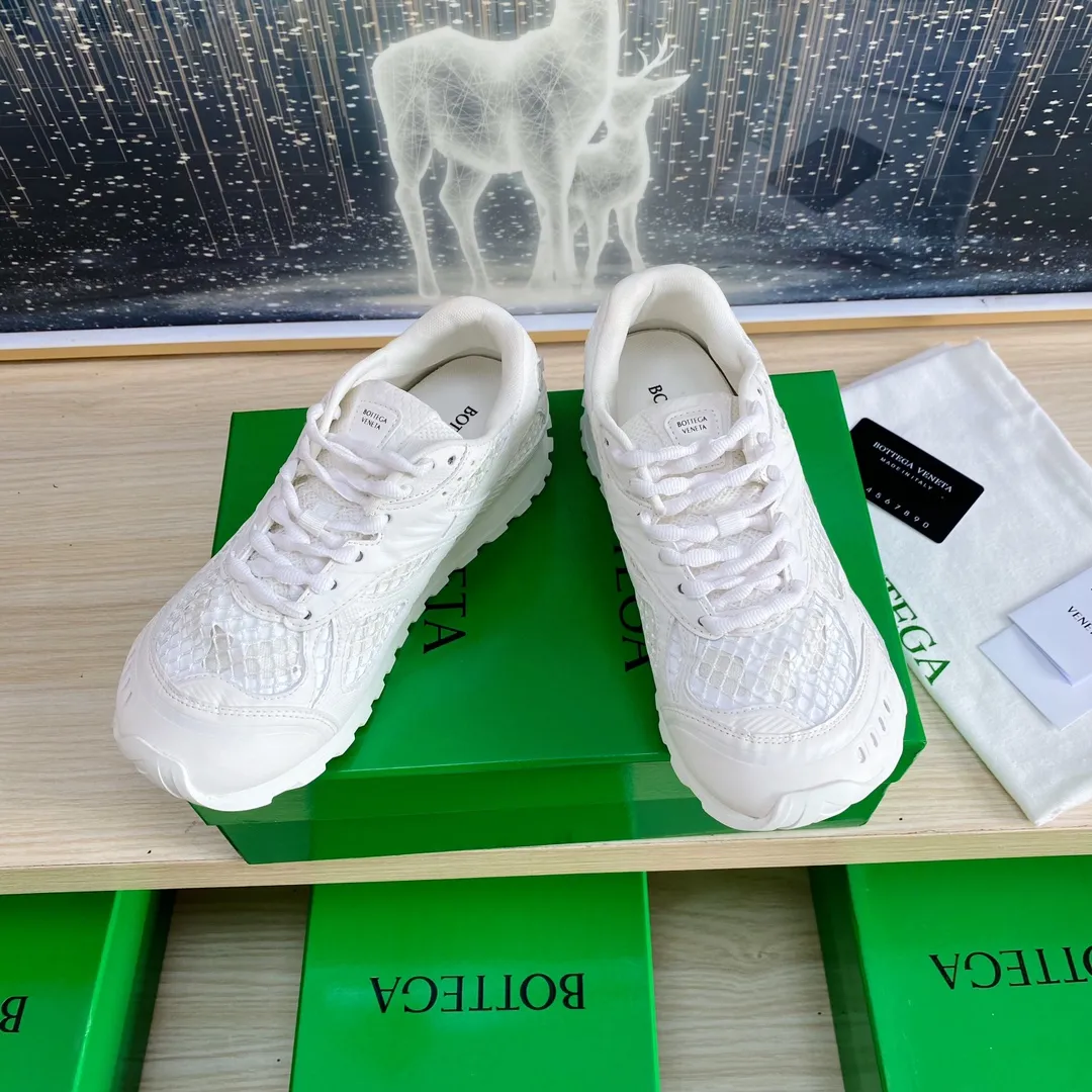 p620🐮🐮High-end version, the original 1:1 couple style new model is on the shelves🔥BV Orbit sneakers Wang Yibo's same style couple's Dad Runner sneakers, made of lightweight technical mesh fabric. Features a geometric patterned rubber outsole. The outsole is made of color-blocked TPU outsole. Size: women’s shoes 35-40, men’s shoes 39-45.